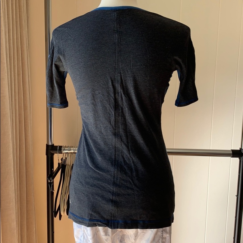 Lululemon Size 4 Color Block Tee - image 4